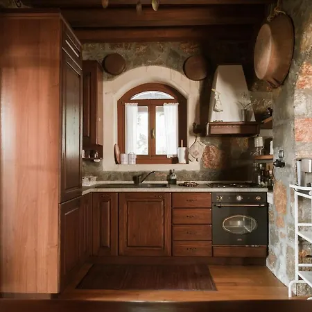 Rustic Stone Home, Milopotamos, Rethymno *